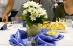 Daisies, lemon wedges and blue shards made up the table decorations